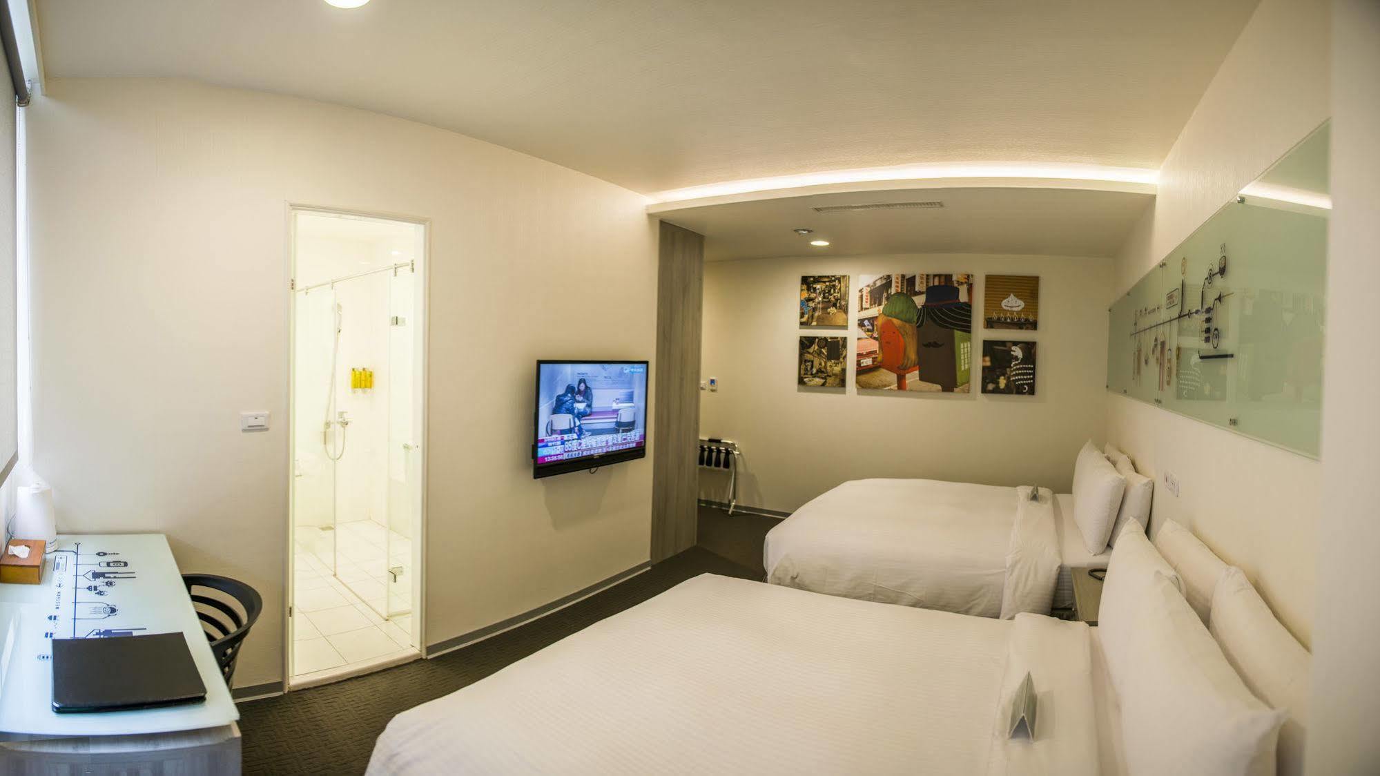 Olah Poshtel - Taichung Station Hotel Ngoại thất bức ảnh